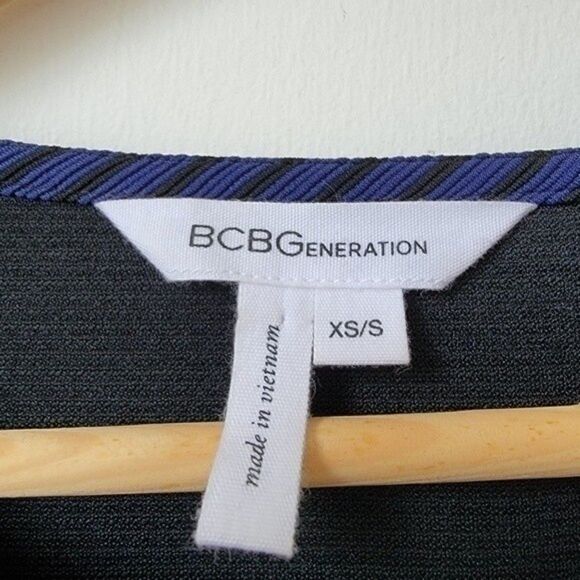 BCBGENERATION Black Blue Striped Crop Top - Picture 3 of 6